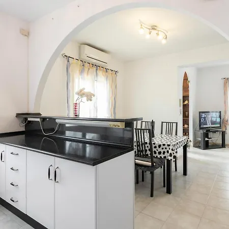 3 Bedroom Lovely In Semesterbostad *